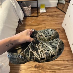 Women’s size 6 camo crocs